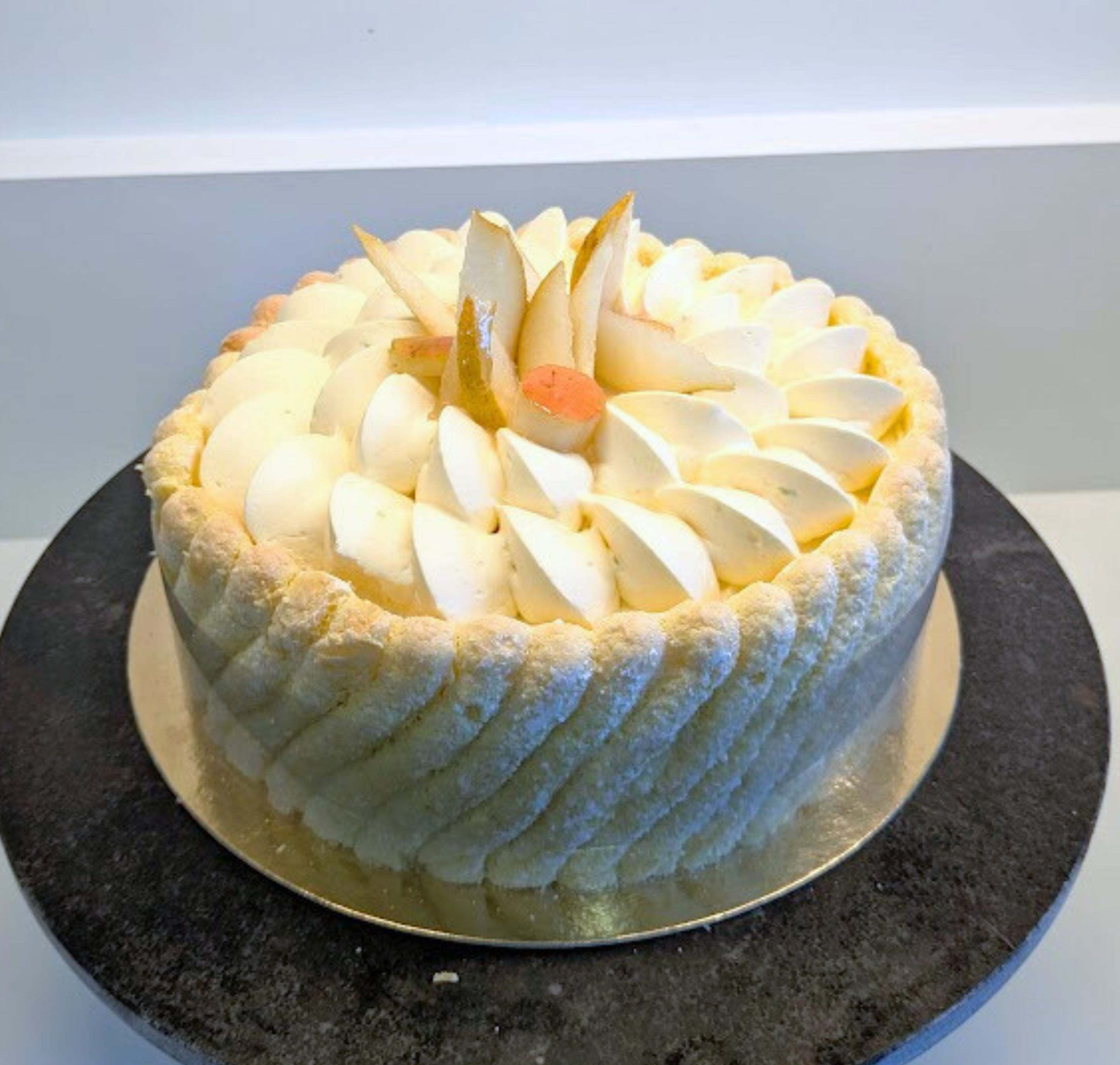 Charlotte poire et citron vert Papilles Patisserie