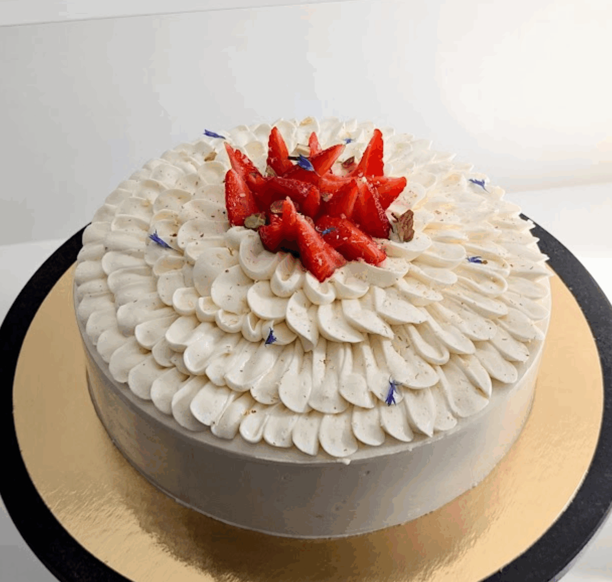 Entremet amandes fraises Papilles Patisserie